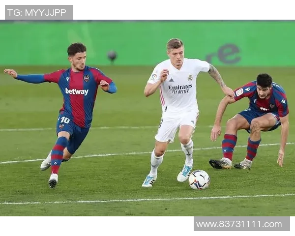 拉瓦尔与尼奥尔的精彩对决揭示足球战术的博弈与魅力