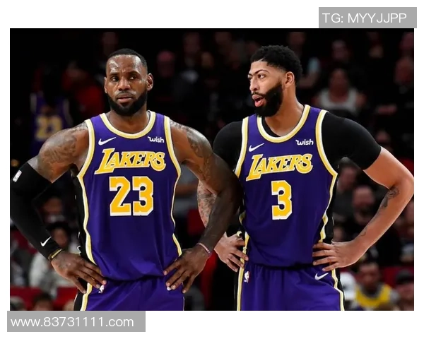 西装与篮球的完美结合探秘篮球明星的时尚魅力与场上风采